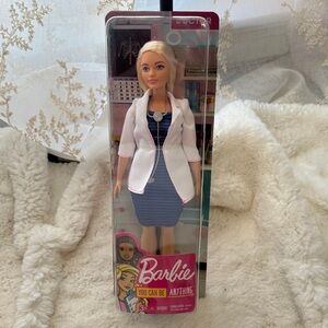 2018 doctor barbie you can be anything